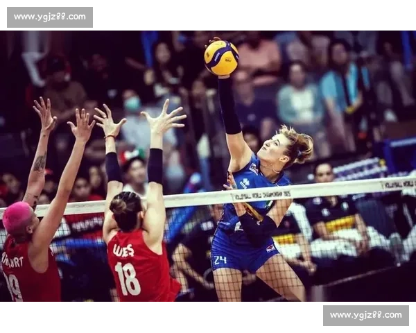 2017年中国女排鏖战意大利女排 展现顽强拼搏精神与技术实力